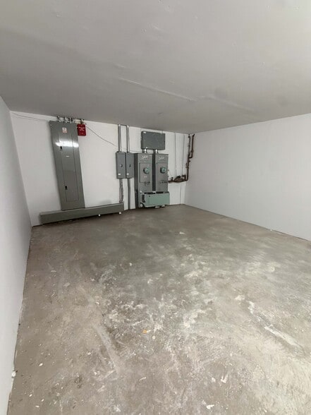 More Photos Of 231-02 Merrick Blvd, Springfield Gardens General Retail For Lease