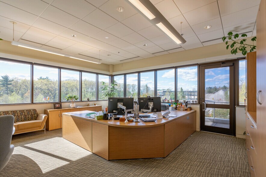 More Photos Of 6 Kitty Hawk Lndg, Londonderry Office For Sale