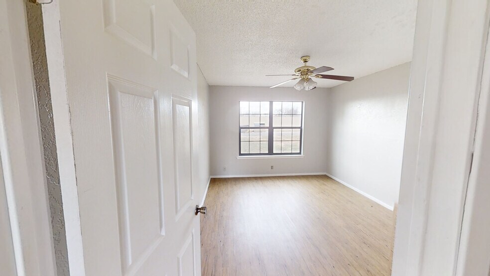 More Photos Of 402 SE 6th St, Andrews Apartments For Sale