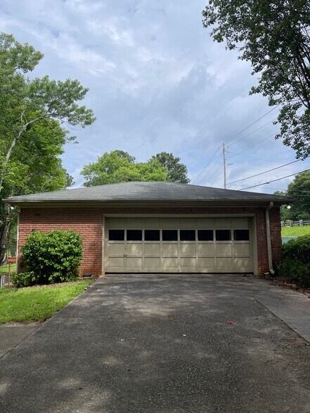 More Photos Of 355 E Crossville Rd, Roswell Office For Sale