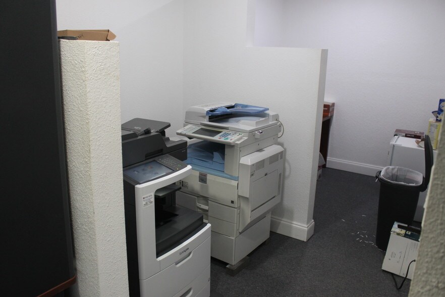 More Photos Of 2475 Hollywood Blvd, Hollywood Office For Lease