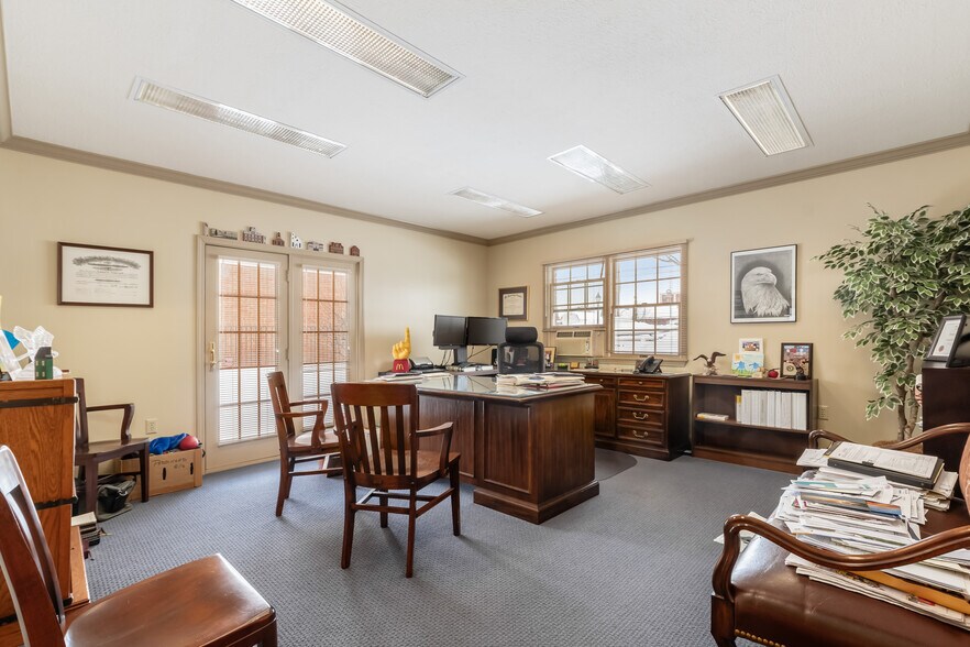 More Photos Of 240 S 4th St, Coshocton Office For Lease