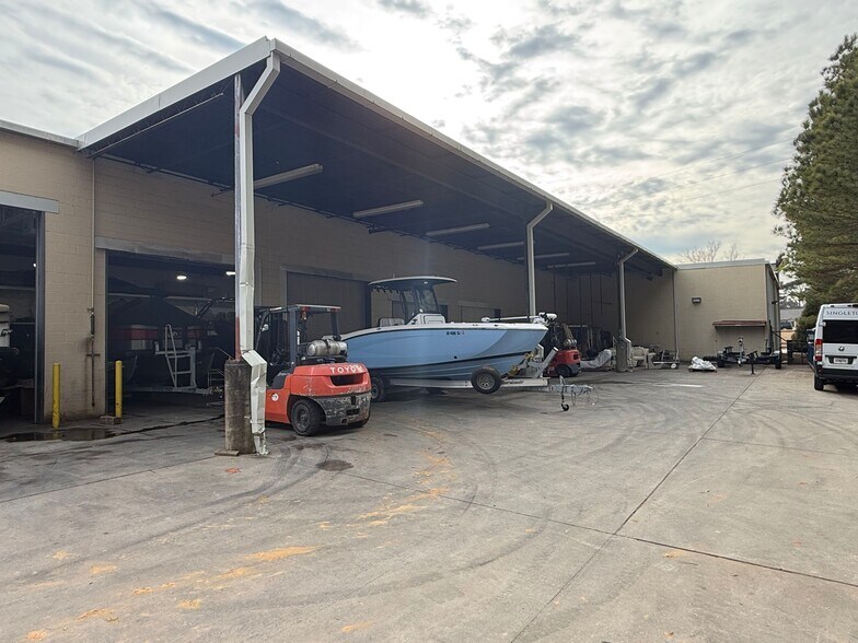 More Photos Of 1012 Lake Country dr, Greensboro General Retail For Lease