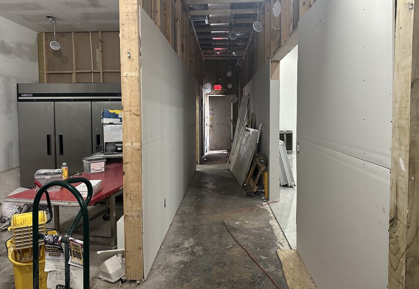 More Photos Of 360 NW 71st St, Miami Flex For Sale