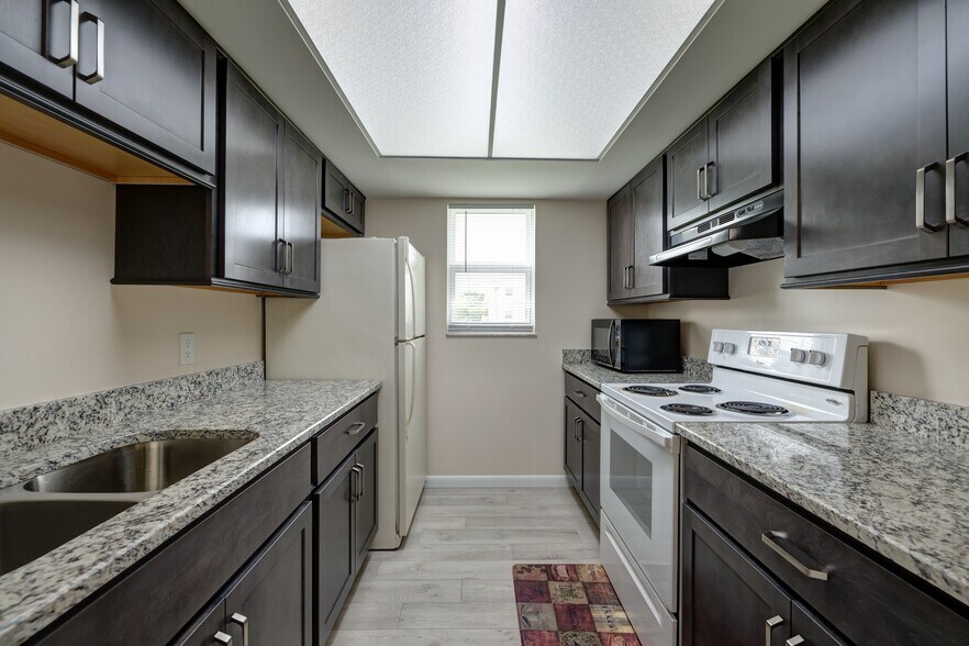 More Photos Of 604 SW 35th St, Palm City Apartments For Sale