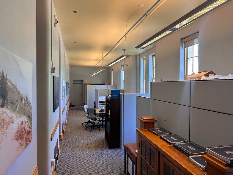 More Photos Of 830 Cottageview Dr, Traverse City Loft Creative Space For Sale