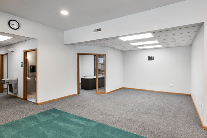 More Photos Of 102 S Woodward St, Brandon Service Station For Sale