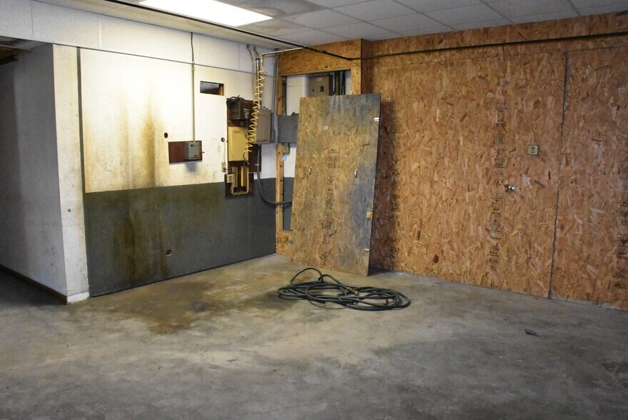 More Photos Of 136 Smith st, Cochranton Industrial For Sale