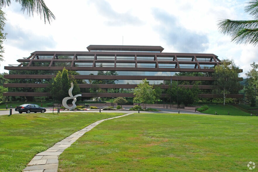 More Photos Of 120 White Plains Rd, Tarrytown Office For Lease