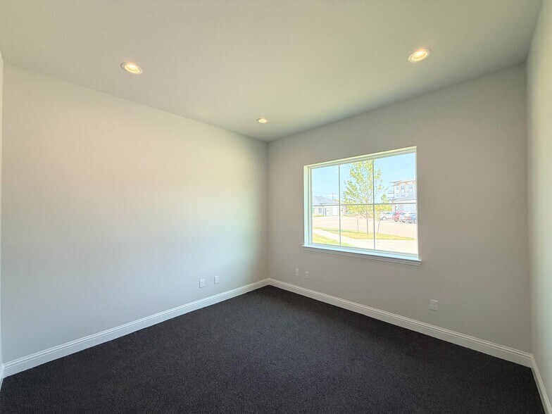More Photos Of 6000 Alma Rd, McKinney Office For Sale