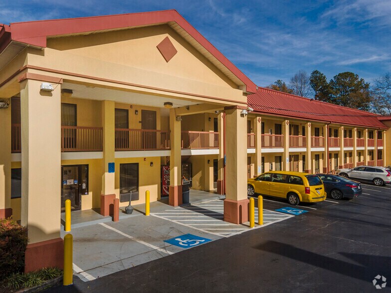 More Photos Of 917 Church St, Decatur Hotel For Sale