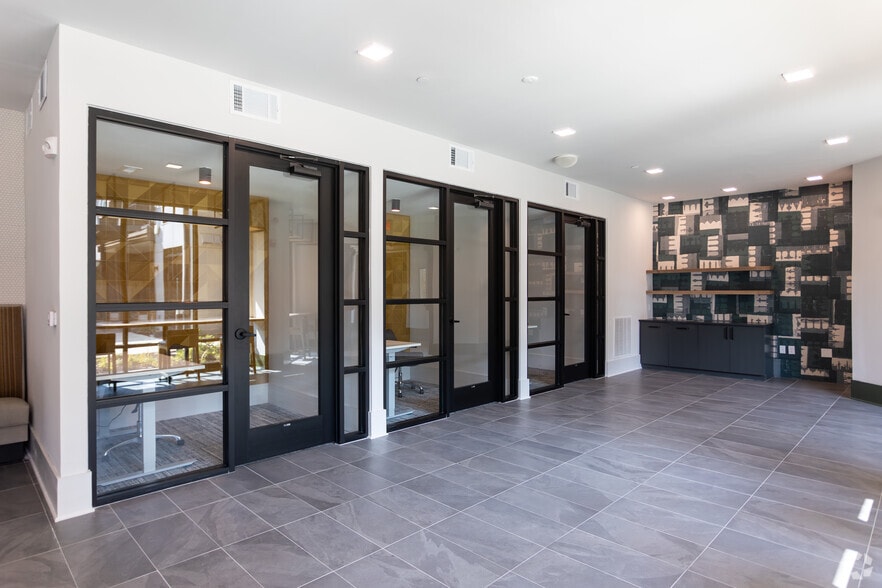 More Photos Of 930 W Mallard Creek Church Rd, Charlotte Apartments For Lease