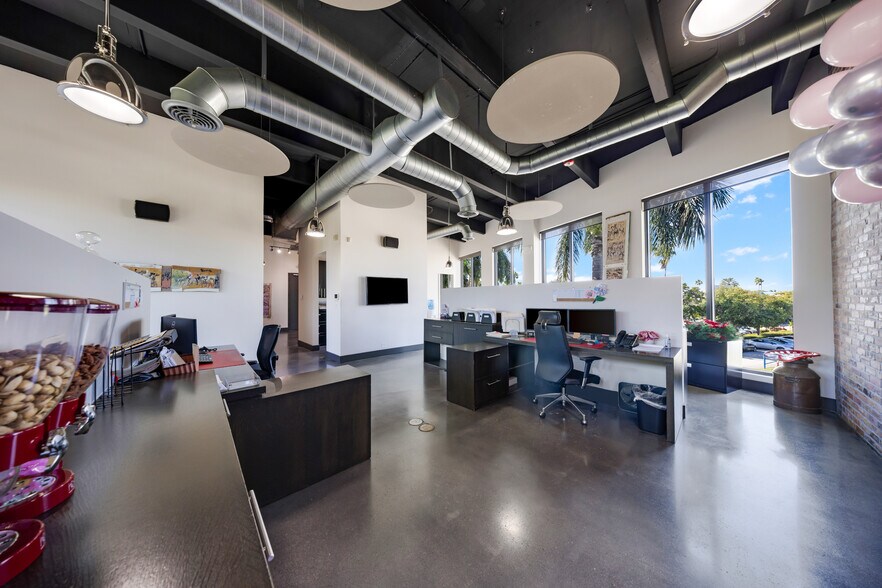 More Photos Of 17225 S Dixie Hwy, Palmetto Bay Storefront Retail Office For Lease