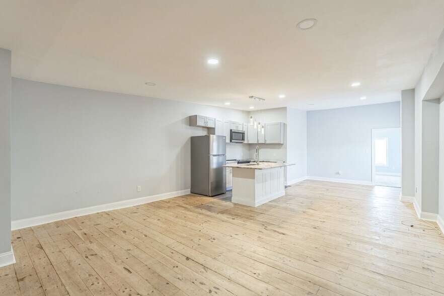 More Photos Of 1835 W 4th St, Wilmington Restaurant For Sale