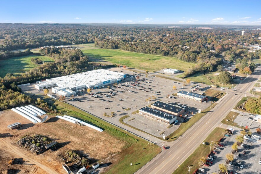 More Photos Of 1860 Wayne Rd, Savannah Storefront For Lease