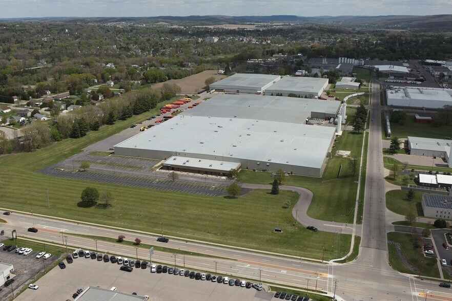 More Photos Of 1300 Sauk Ave, Baraboo Manufacturing For Lease