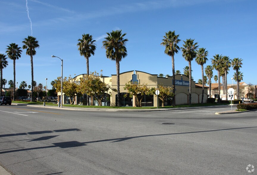 More Photos Of 2801 Paseo Mercado, Oxnard Freestanding For Sale