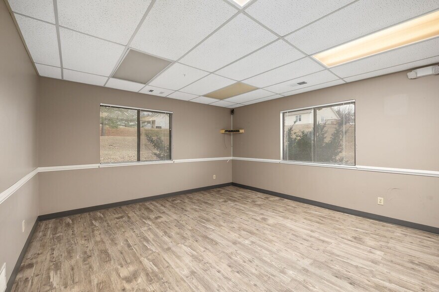 More Photos Of 3919 Messanie St, Saint Joseph Office For Sale