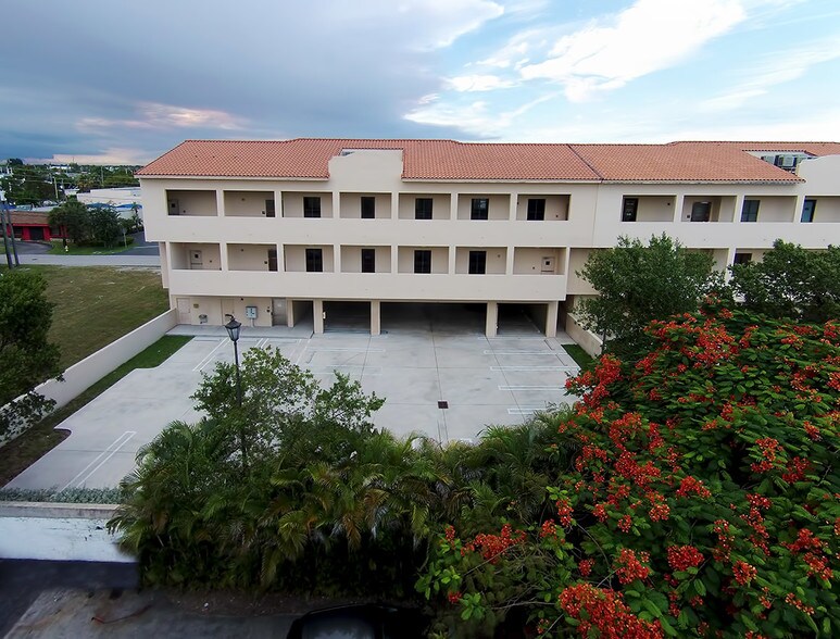 More Photos Of 9726 E Indigo St, Miami Office For Lease