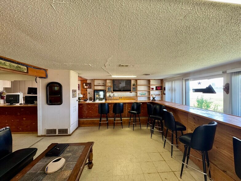 More Photos Of 736 3rd Ave, Lake Andes Hotel For Sale