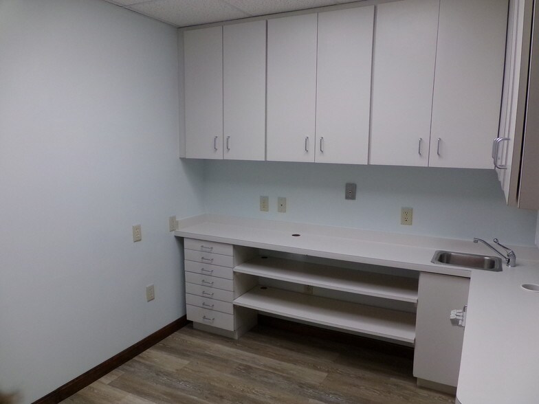 More Photos Of 401 Gilford Ave, Gilford Medical For Sale