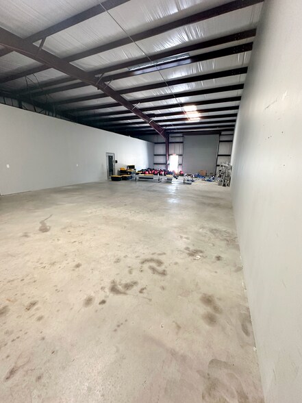 More Photos Of 21161 Blair Rd, Conroe Warehouse For Lease