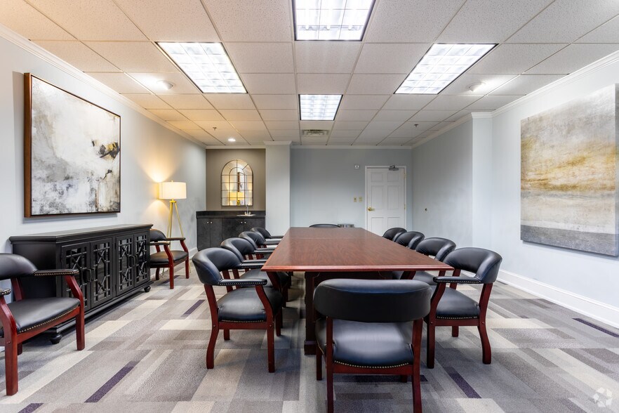 More Photos Of 6065 Roswell Rd NE, Atlanta Office For Sale