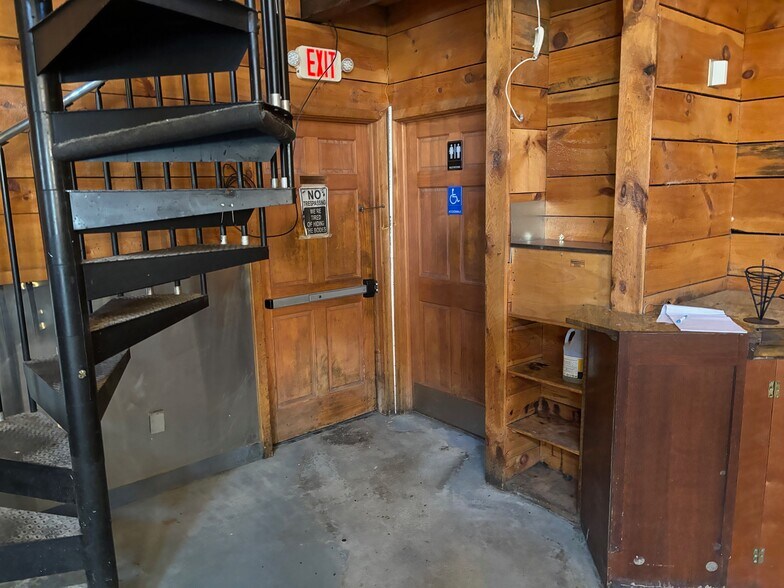 More Photos Of 78 Franklin St, Norwich Storefront Retail Office For Lease