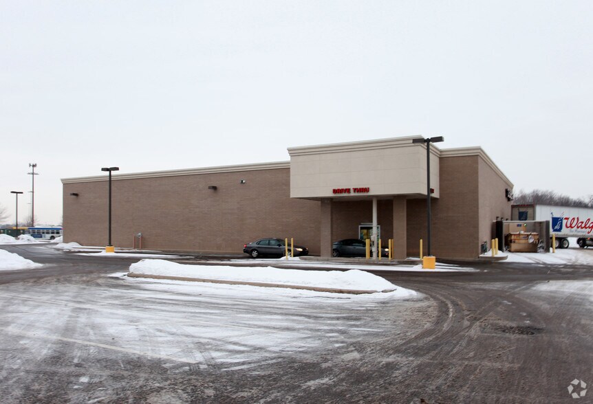 More Photos Of 600 County Road 10 NE, Blaine Drugstore For Lease