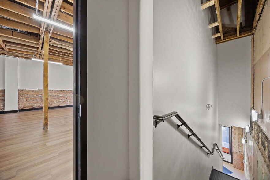 More Photos Of 207 S Garnett St, Henderson Flex For Lease