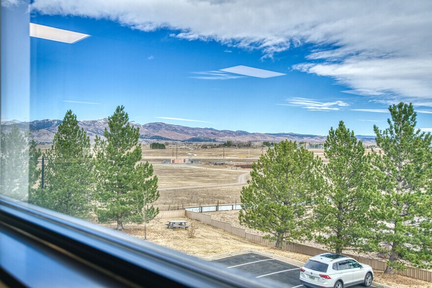 More Photos Of 6810 Winchester Cir, Boulder Flex For Sale