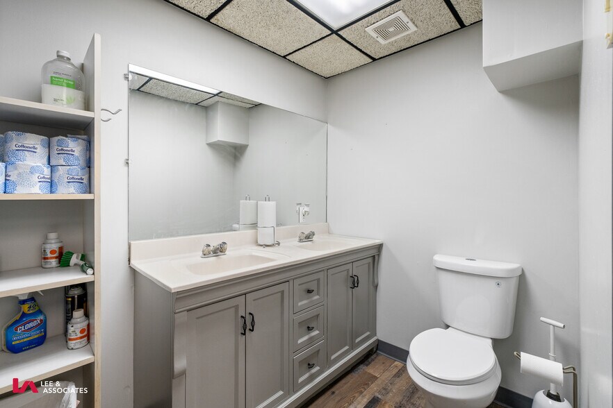 More Photos Of 5755 Old Dixie Hwy, Forest Park Manufacturing For Lease