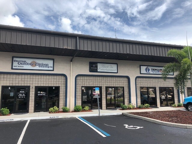 More Photos Of 12155 Metro Pky, Fort Myers Showroom For Lease