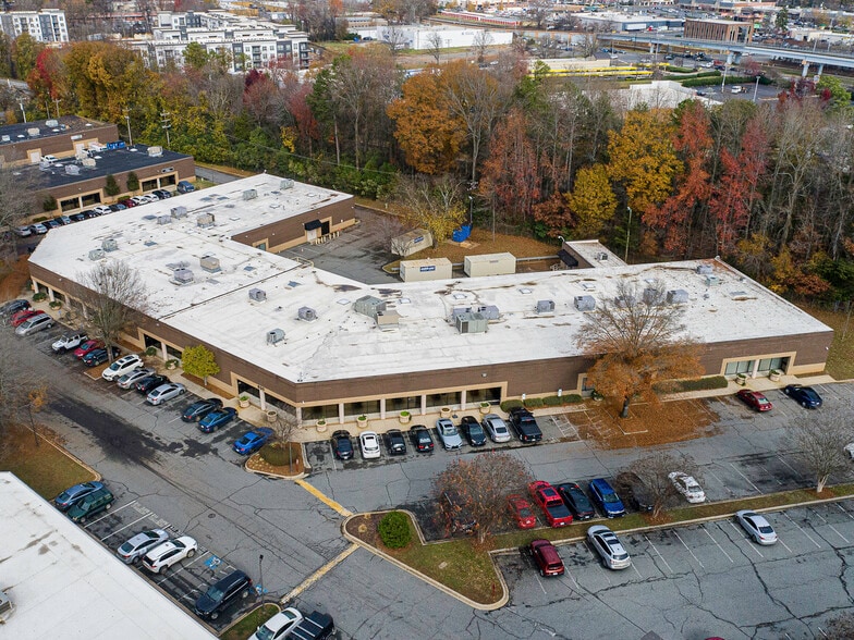 More Photos Of 814 Tyvola Rd, Charlotte Unknown For Lease