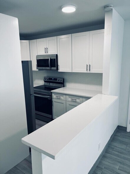 More Photos Of 930 N 14th Ct, Hollywood Multifamily For Sale