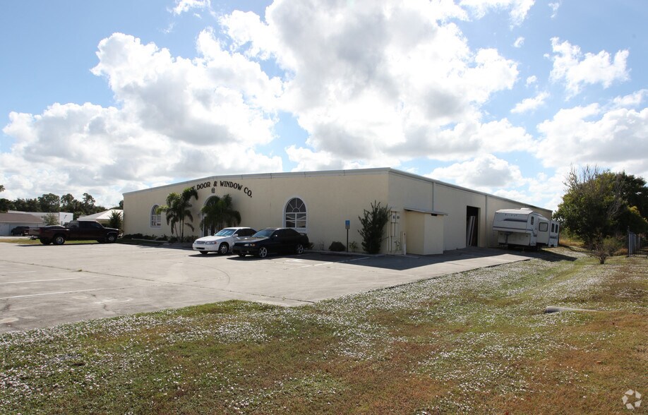 More Photos Of 23245 Harbor View Rd, Port Charlotte Warehouse For Lease