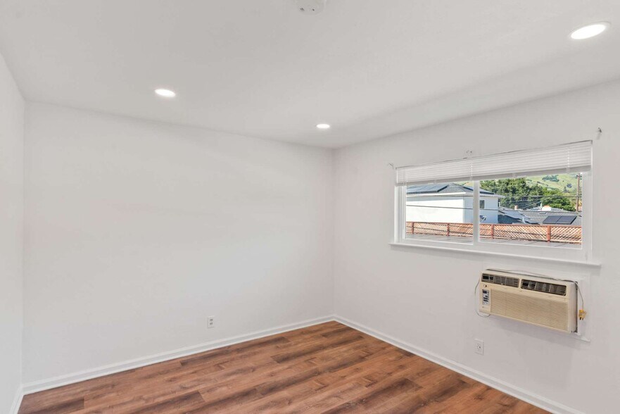 More Photos Of 256 La Pala Dr, San Jose Apartments For Sale