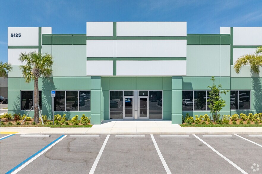 More Photos Of 9125 Links Commons Dr, Fort Myers Distribution For Lease