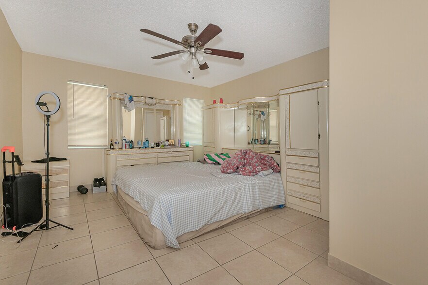 More Photos Of 4063-4065 SW 51st St, Fort Lauderdale Apartments For Sale