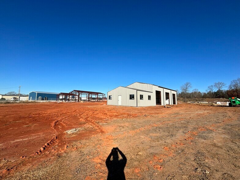 More Photos Of 5316-5318 Old Pearman Dairy Rd, Anderson Flex For Sale