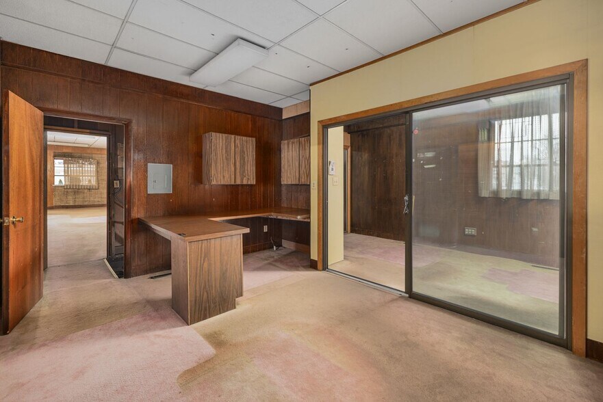 More Photos Of 585 Warren Ave, East Providence Storefront Retail Office For Sale