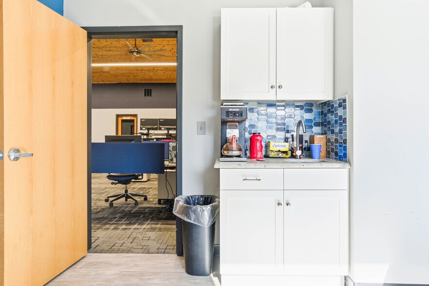 More Photos Of 13720 Aiken Rd, Louisville Warehouse For Sale