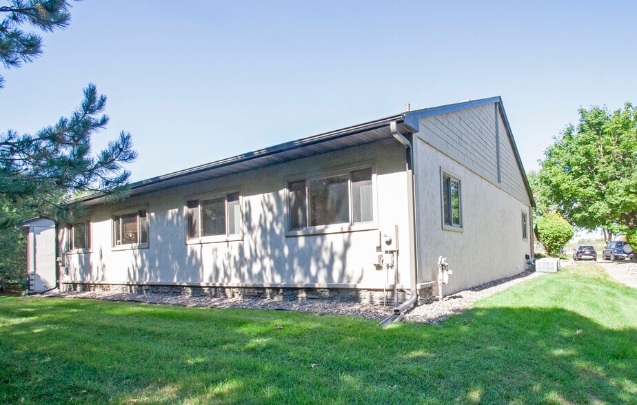 More Photos Of 5770 Blackshire Path, Inver Grove Heights Office For Sale