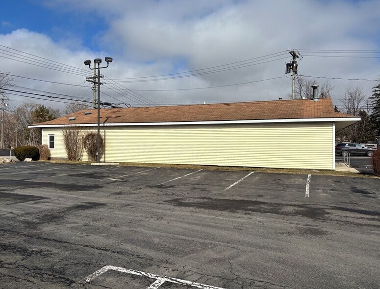 More Photos Of 136 Lake St, Penn Yan Freestanding For Lease