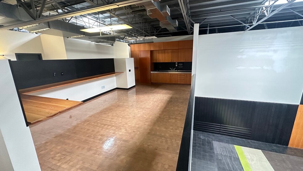 More Photos Of 43455 Business Park Dr, Temecula Research And Development For Sale
