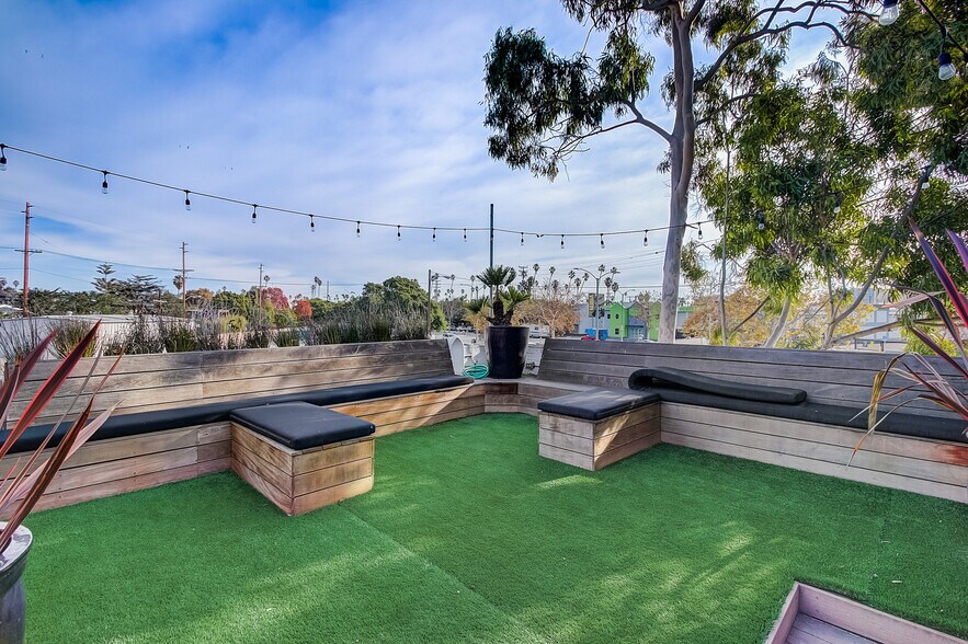 More Photos Of 589-595 N Venice Blvd, Venice Loft Creative Space For Lease