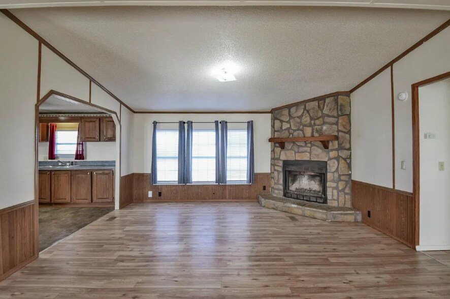 More Photos Of 4040 Dillard Ct, Joshua Specialty For Sale