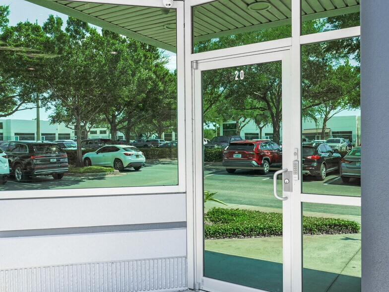 More Photos Of 7350 Futures Dr, Orlando Office For Sale