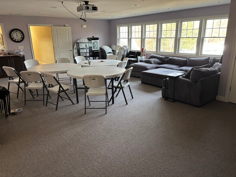 More Photos Of 186 W Veterans Hwy, Jackson Office For Sale
