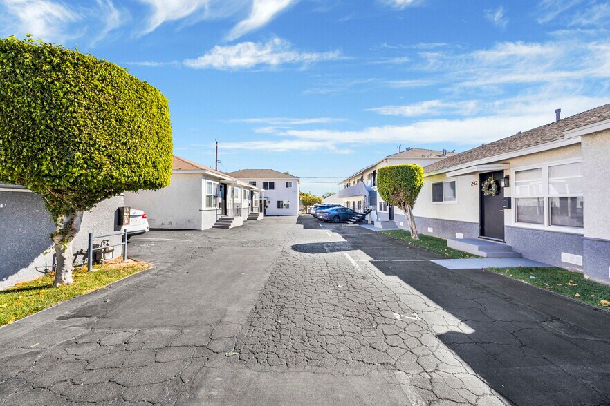 More Photos Of 240-260 E Providencia Ave, Burbank Apartments For Sale